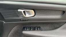 Volvo XC40 2.0 B4P Plus Dark 5dr Auto Petrol Estate